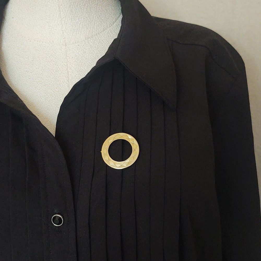 Vintage 1980s Abstract Diamond Cut Circle Brooch Goldtone